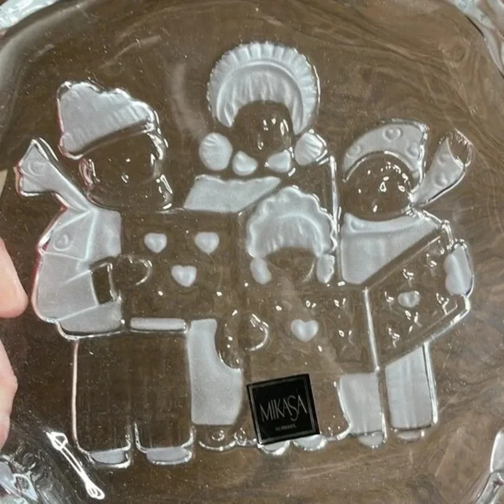 Mikasa Crystal Sweet‎ Dish, Carolers Design, 8.25
